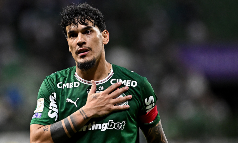 Zagueiro Gustavo Gómez, do Palmeiras, durante partida entre Palmeiras e Vasco, no domingo (23)