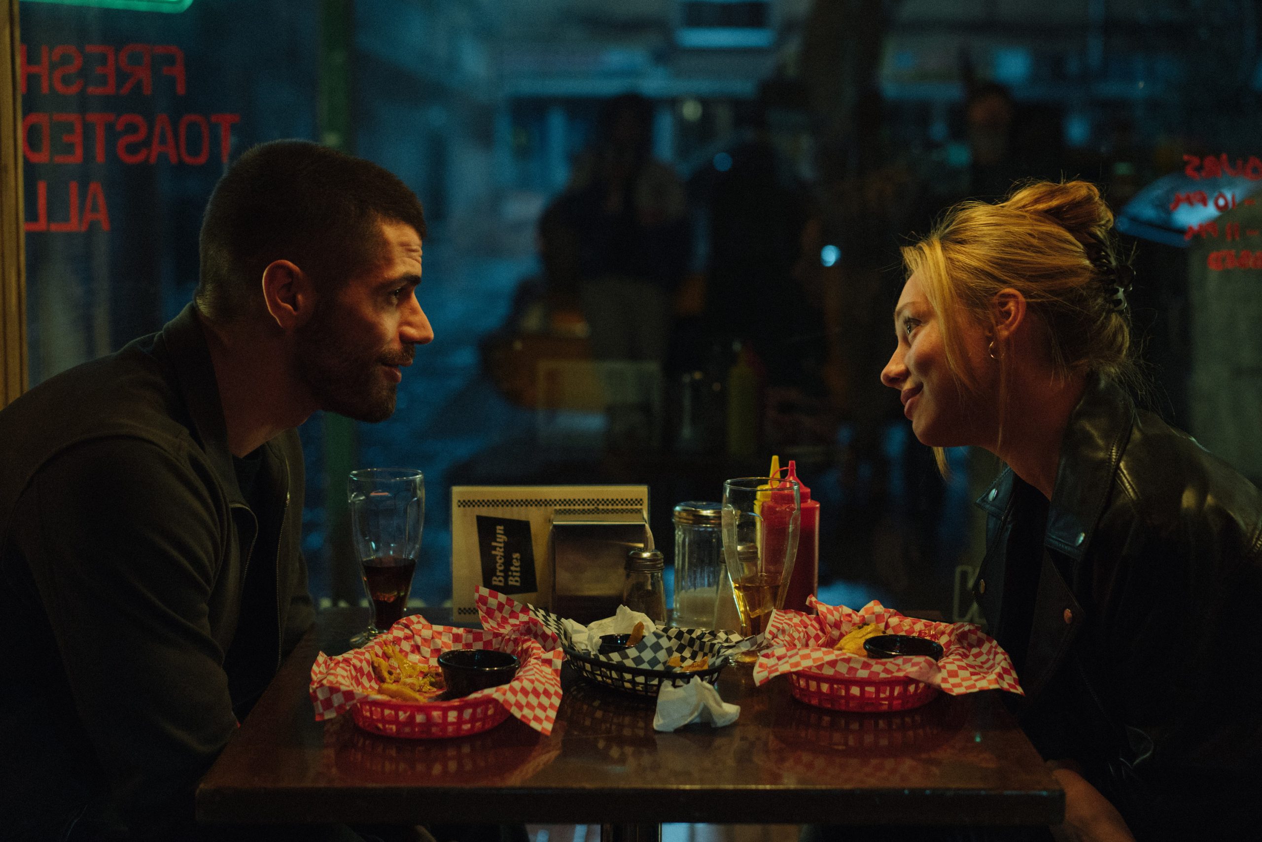 Prime Video divulga trailer de 'Atraídos pelo Destino', novo romance com Ester Expósito