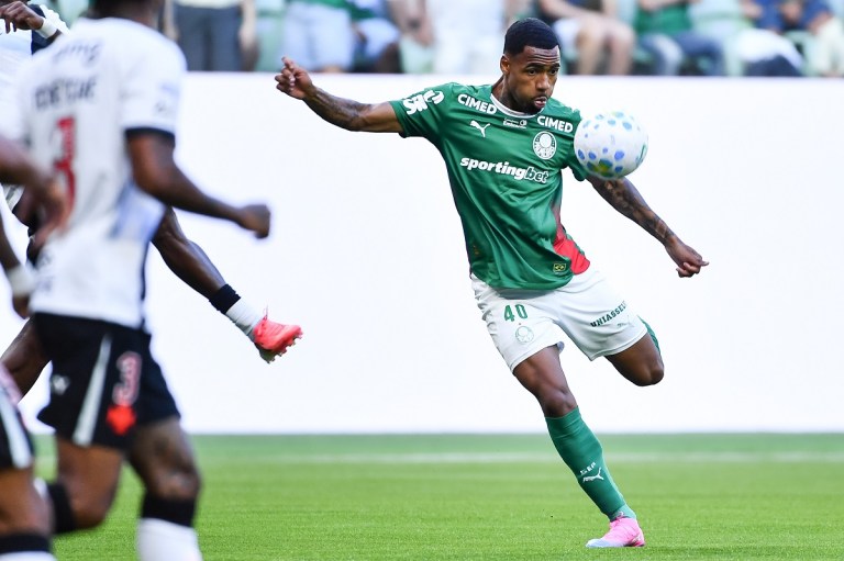 SP - PALMEIRAS/VASCO - ESPORTES - Allan do Palmeiras durante partida entre Palmeiras x Vasco da Gama, válida pela vigésima quarta rodada do Campeonato Brasileiro de Futebol 2026, neste domingo (23), no Nubank Parque, em São Paulo, SP. 23/08/2026 - Foto: ROBERTO CASIMIRO/FOTOARENA/FOTOARENA/ESTADÃO CONTEÚDO