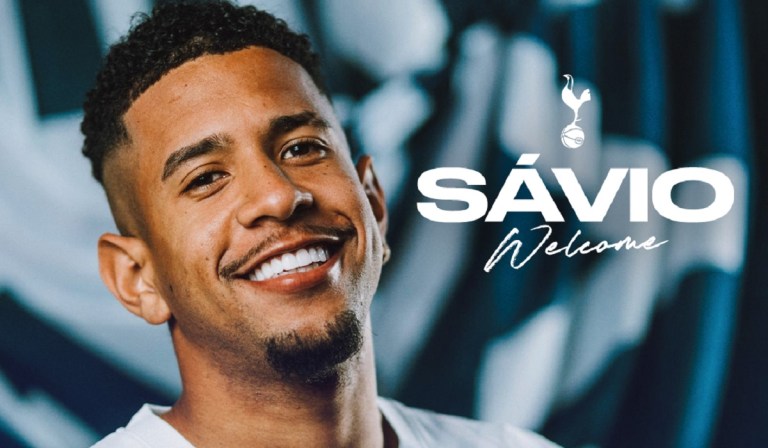 Savinho apresentado no Tottenham