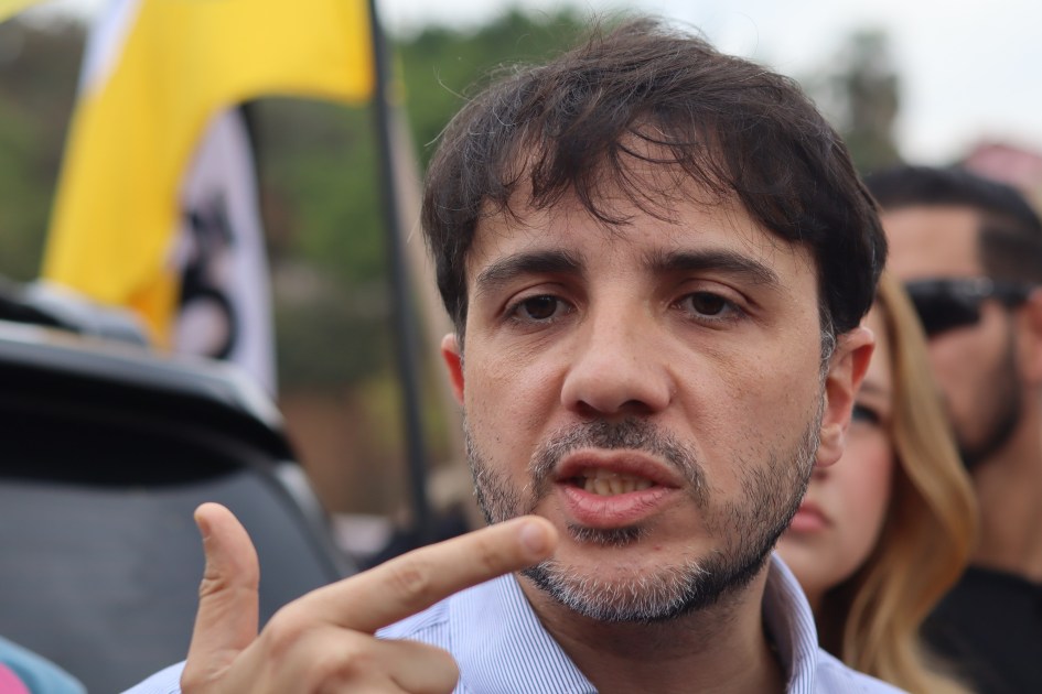 Renan Santos participa de carreata e adesivaço em São Paulo