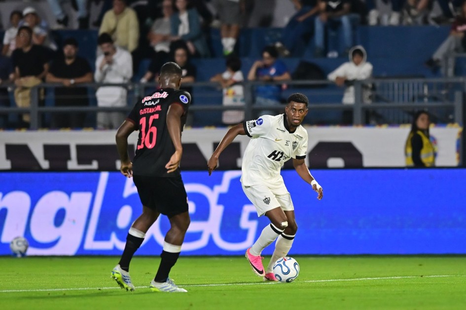 SP - COPA SUL-AMERICANA/RB BRAGANTINO X ATLÉTICO MG - ESPORTES - Partida entre RB Bragantino x Atlético MG, válida pela partida de ida das oitavas de final da Copa Sul Americana, realizada no estádio Cicero de Souza Marques, em Bragança Paulista, na noite desta quarta-feira (12). 12/08/2026 - Foto: EDUARDO CARMIM/AGÊNCIA O DIA/AGÊNCIA O DIA/ESTADÃO CONTEÚDO
