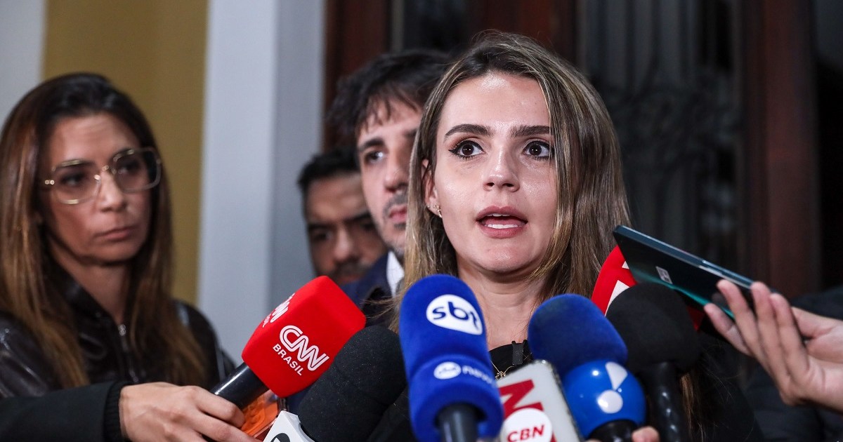 Amanda Vettorazzo dá voz de prisão a homem por oferta de corrupção; veja vídeo