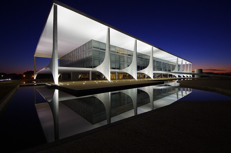 Palácio do Planalto à noite.