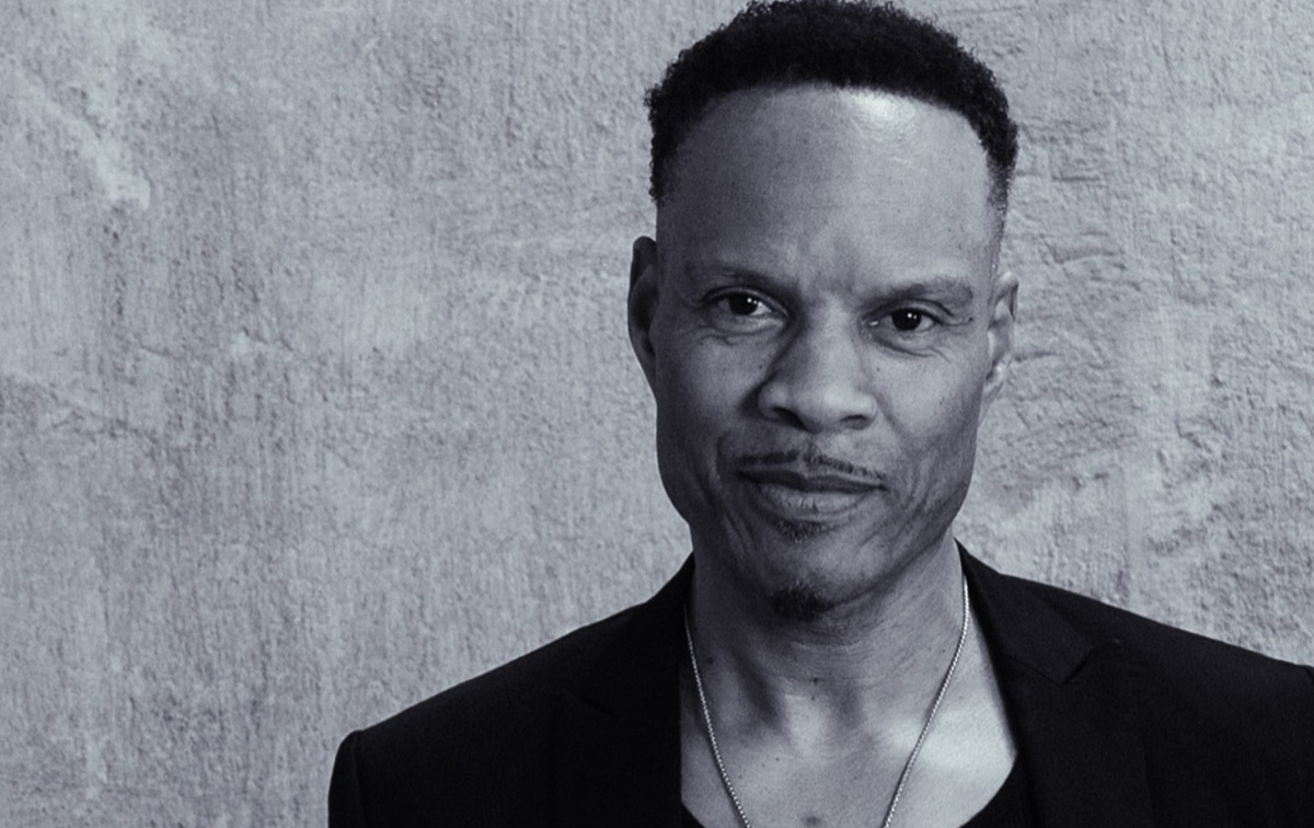 Baterista do Earth, Wind & Fire está em coma induzido após parada cardíaca
