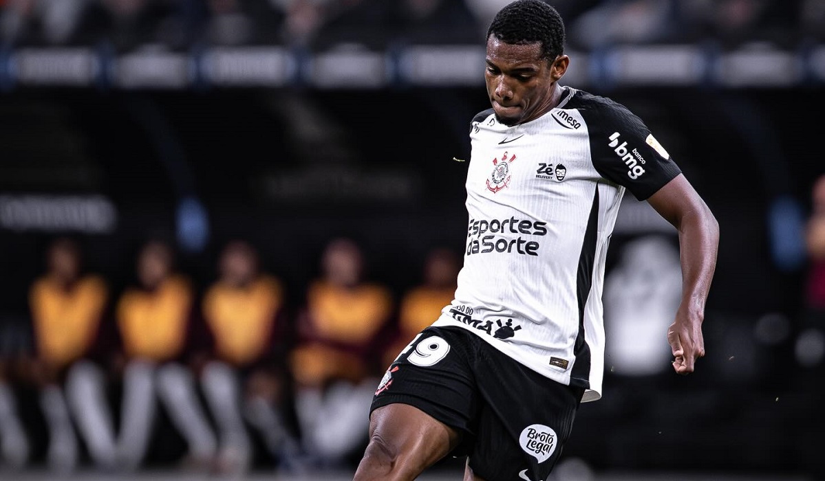 Corinthians negocia venda de volante por R$ 95 mi a clube da Premier League
