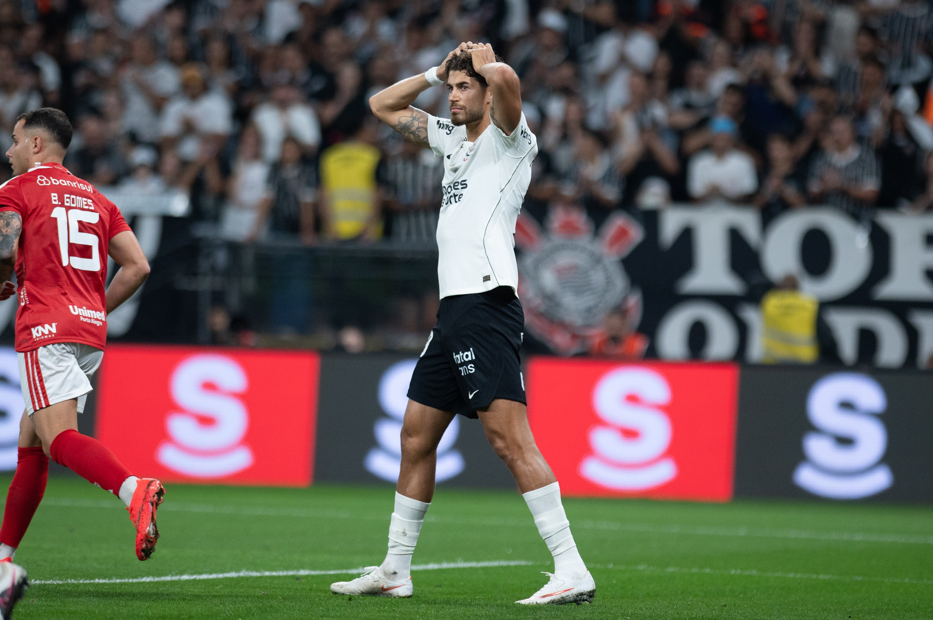 Corinthians vence, mas não consegue reverter vantagem e cai na Copa do Brasil