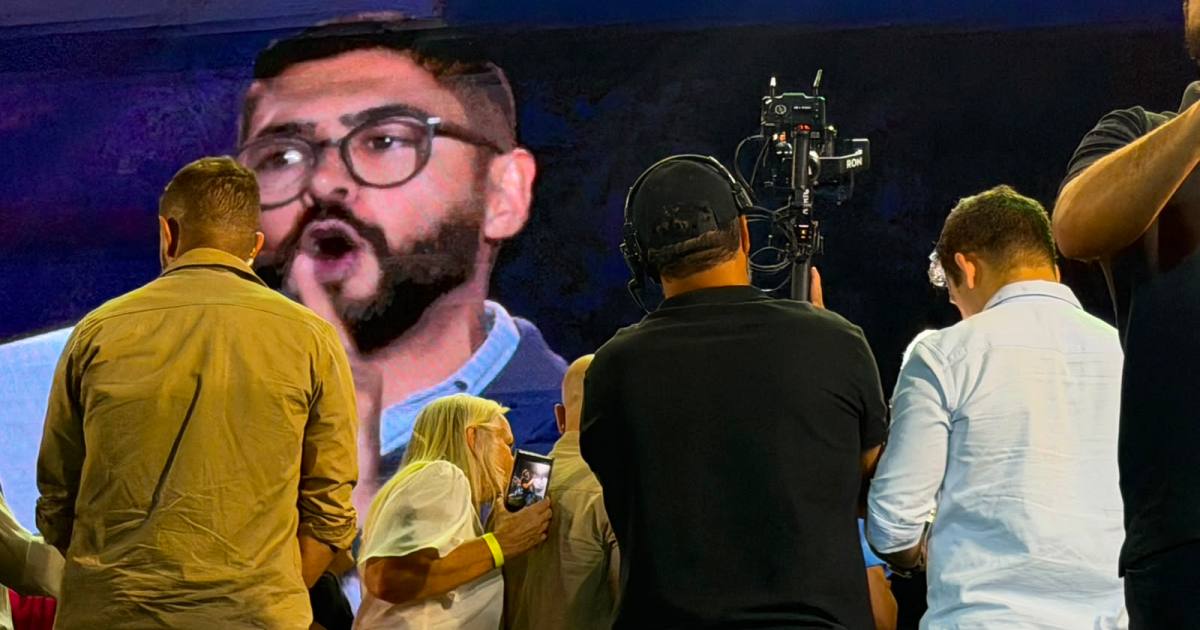 Flávio Bolsonaro ignora leitura de carta da madrasta Michelle Bolsonaro em convenção do PL no DF