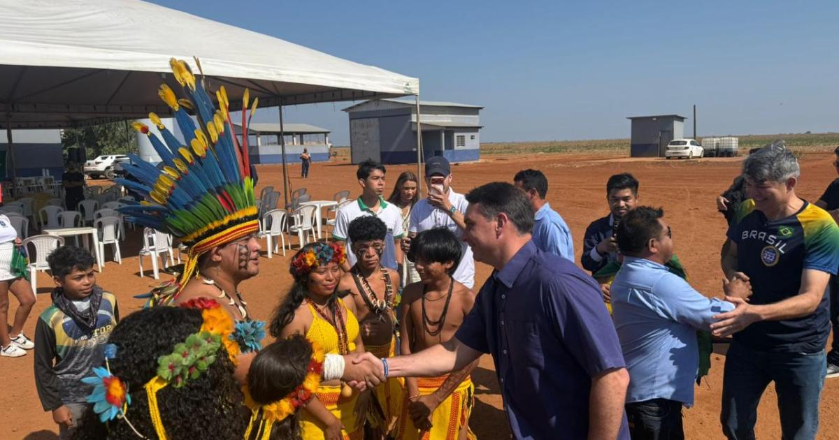 Flávio visita aldeia em MT e ouve pedido de crédito para produção indígena - QTU Questões do Universo