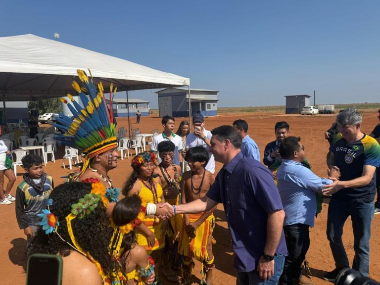 Flávio visita aldeia em MT