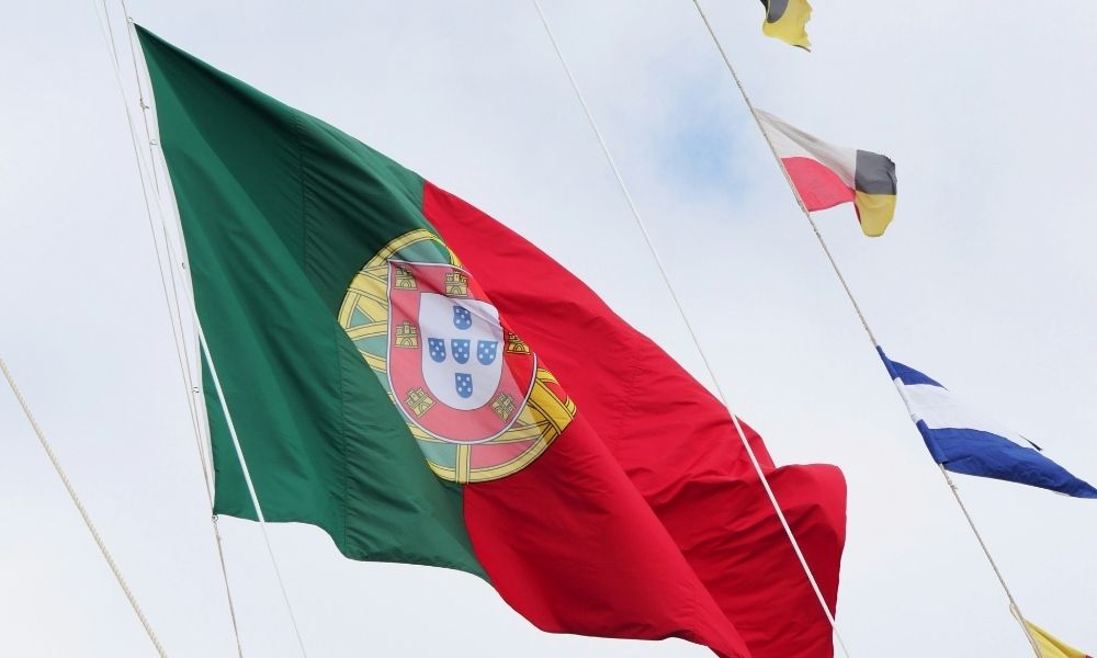 Adolescente de 15 anos confessa ter matado a mãe com golpe de mata-leão em Portugal