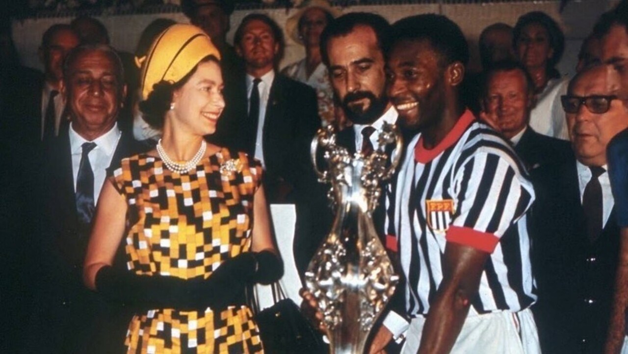 Em 1968, um encontro do Rei Pelé com a rainha Elizabeth coroou um dia de gala no Maracanã