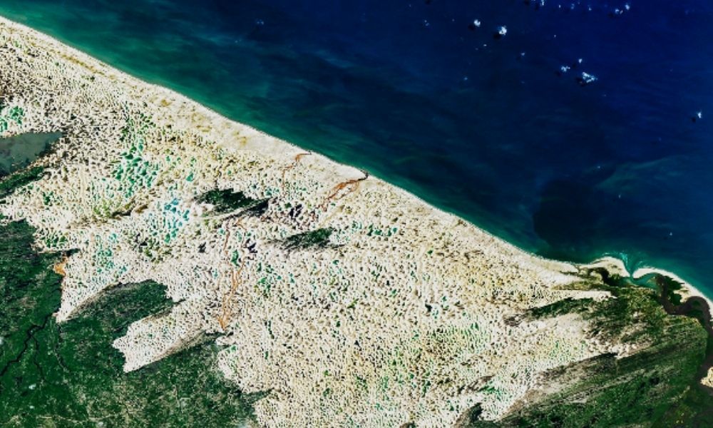 Nasa publica foto dos Lençóis Maranhenses tirada no espaço: ‘Deserto feito de água’
