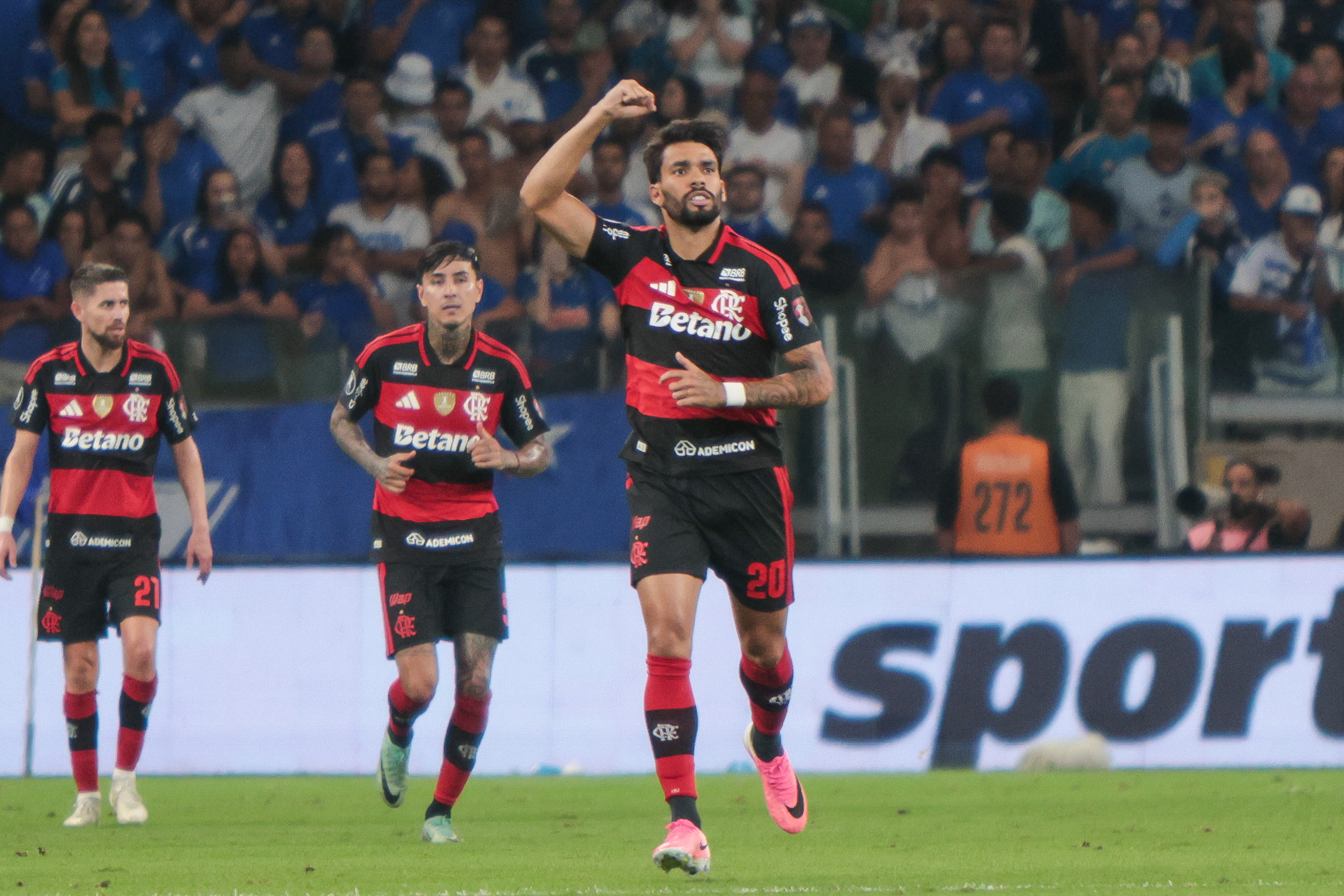 Flamengo e Cruzeiro empatam no primeiro jogo das oitavas da Libertadores