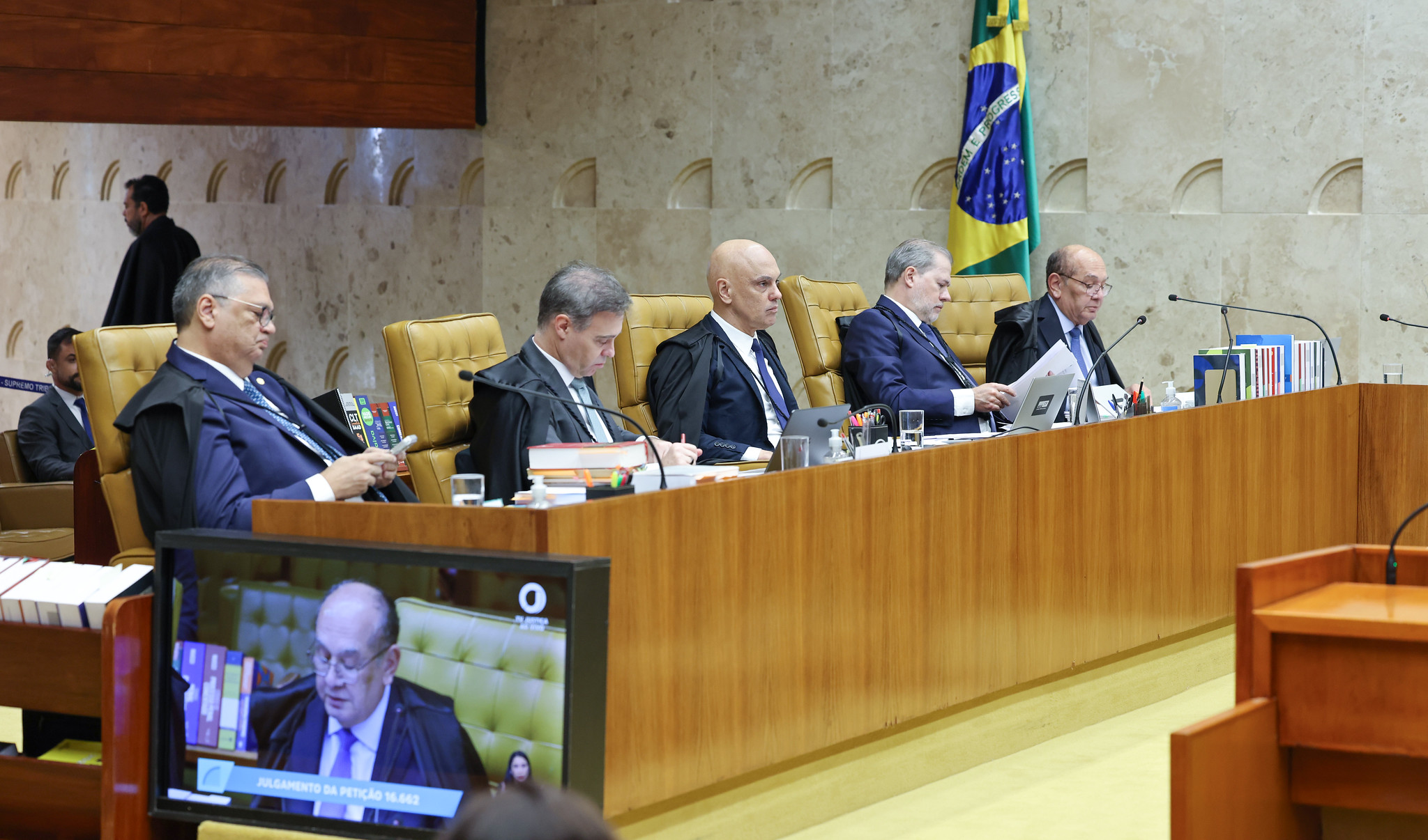 'Quem tem medo da PF?': Moraes e Mendonça discutem no STF