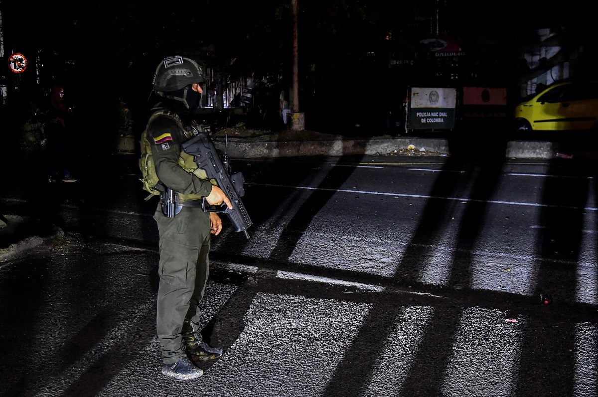 Explosão de carro-bomba deixa um morto e 11 feridos na Colômbia