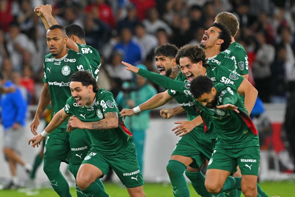 Jogadores do Palmeiras comemoram vaga na semi da Libertadores