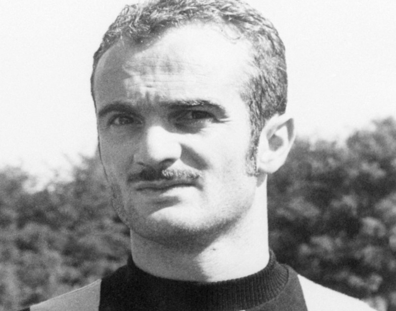 (ARQUIVO) Esta fotografia, tirada em 8 de maio de 1970 na Itália, mostra o atacante e meio-campista italiano Sandro Mazzola, que defendeu a seleção da Itália na Copa do Mundo de 1970. A Inter de Milão perdeu um de seus maiores ícones: o ex-meia-atacante Sandro Mazzola, que passou toda a sua carreira em clubes nos *Nerazzurri* e também brilhou pela Itália, faleceu aos 83 anos, anunciou o clube da Série A em 19 de setembro de 2026. (Foto da AFP)