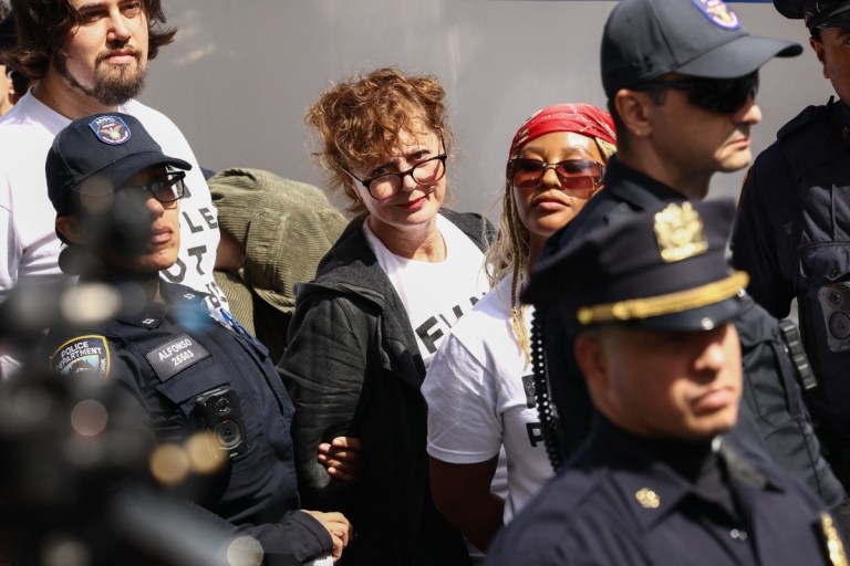 Atriz Susan Saradon é detida em Nova York durante protesto contra Netanyahu