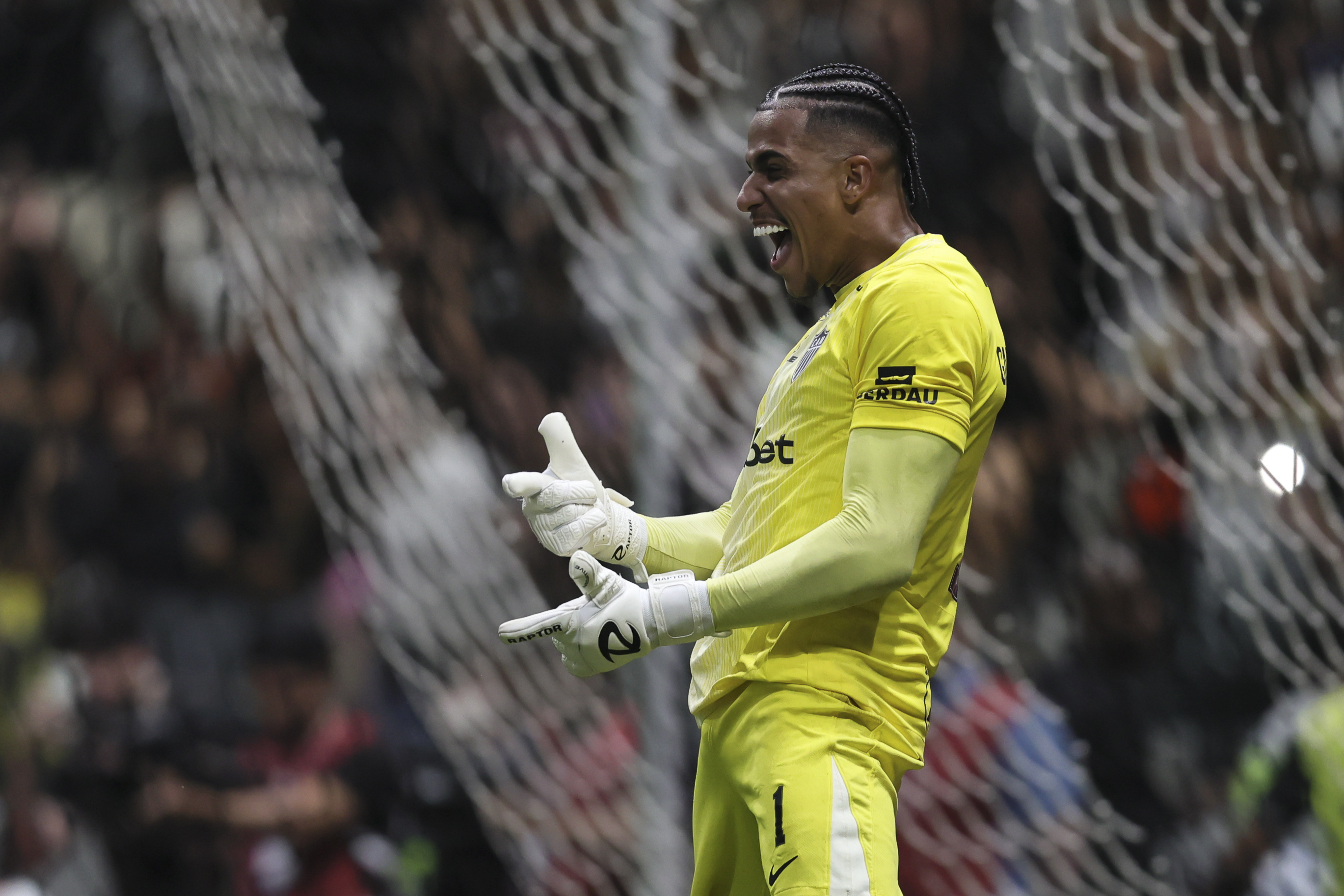 Santos esbarra no goleiro do Atlético-MG na disputa por pênaltis e é eliminado na Sul-Americana