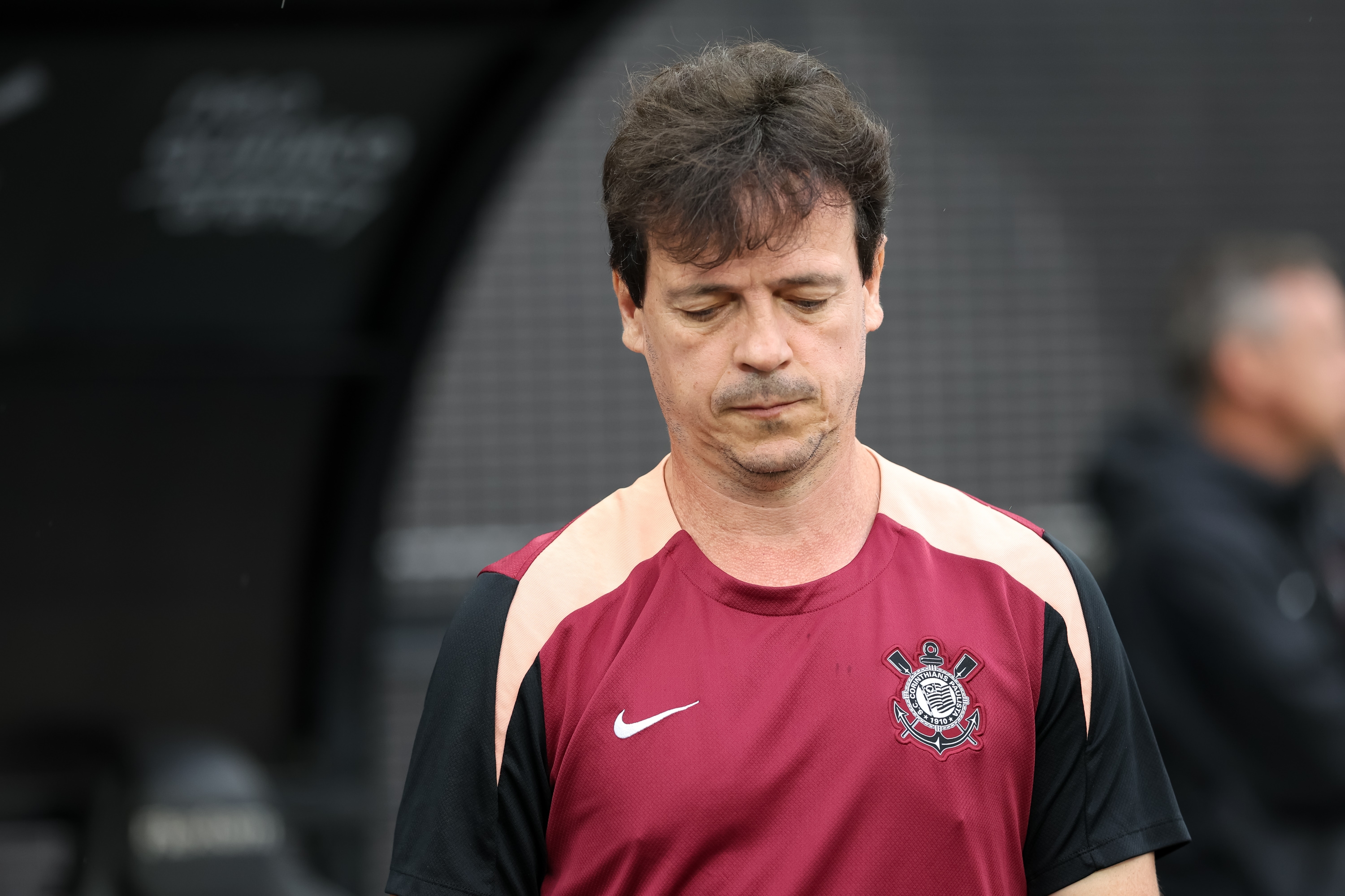 Corinthians joga mal contra o Flu, perde mais uma com Diniz e fica perto do Z4