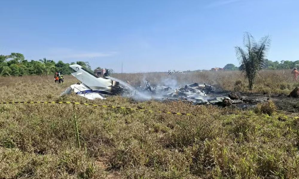 Avião de pequeno porte cai em área rural de MT e deixa três mortos