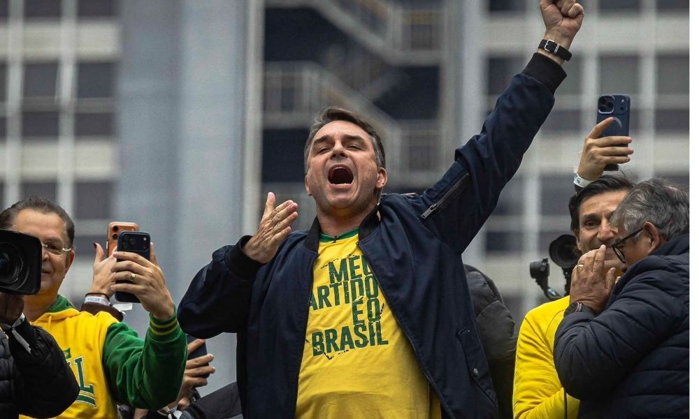 ‘Quem vota em Lula está votando em Alexandre de Moraes’, diz Flávio em manifestação na Paulista - Foto