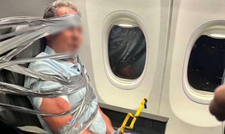 Homem é preso com fita em poltrona de avião durnate voo nos EUA