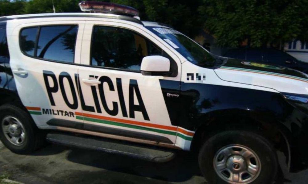 Homem tenta fugir nadando no mar e é capturado por helicóptero da PM em Fortaleza