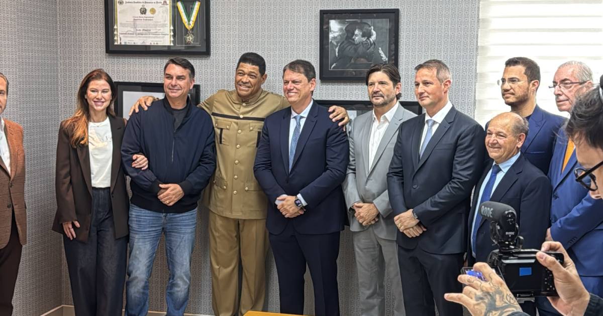 Tarcísio de Freitas troca desfile de 7 de setembro por encontro na Igreja Mundial