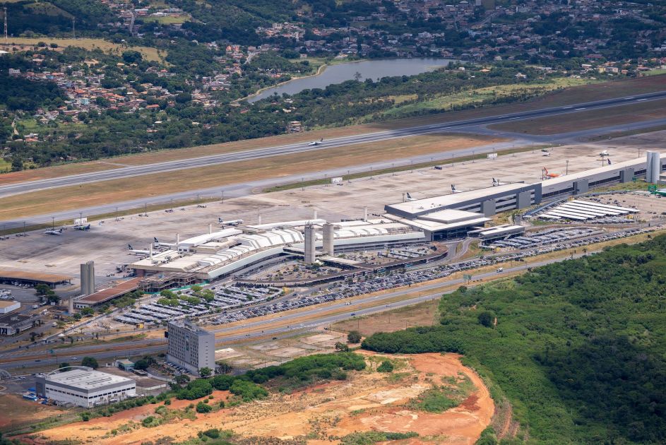 Aeroporto de Confins suspende operações neste sábado após problema na pista