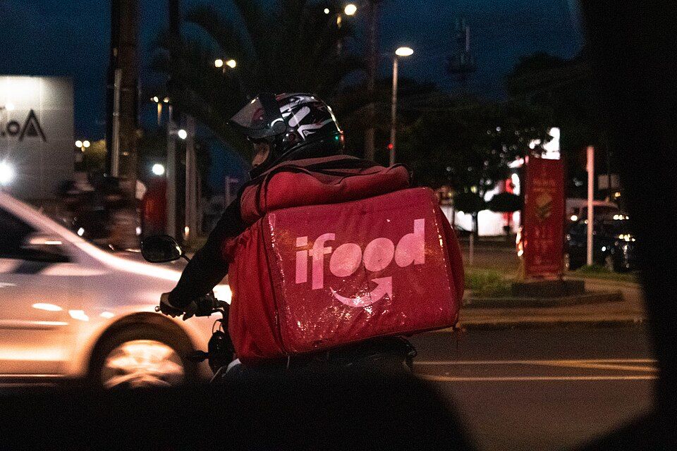 iFood e Rappi ampliam aposta no varejo além da entrega de comida