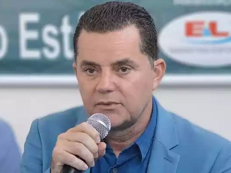 Presidente do Esporte Clube Água Santa, Paulo Sirqueira Korek Farias
