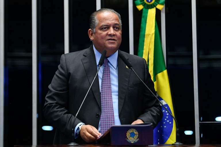 Carlos Eduardo Torres Gomes, conhecido como Eduardo Gomes, de 60 anos, é o atual 1º vice-presidente do Senado Federal e candidato do Partido Liberal (PL) à reeleição ao Senado pelo Tocantins nas eleições de 2026
