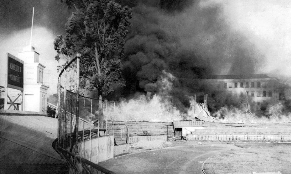 Em novembro 1958, um grande incêndio atingiu o estádio do Noroeste de Bauru