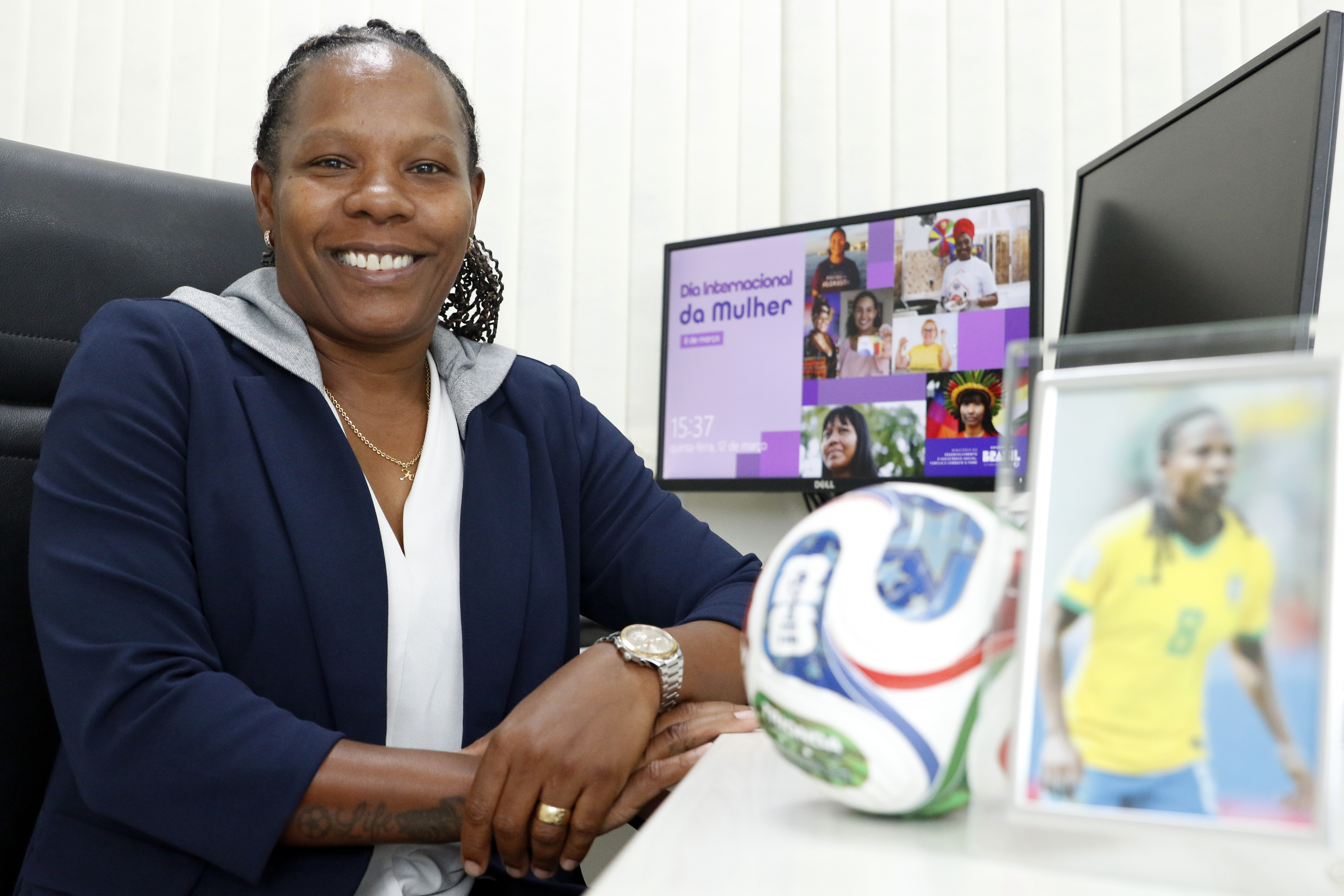 Formiga crê em transformação do futebol feminino com Copa do Mundo no Brasil