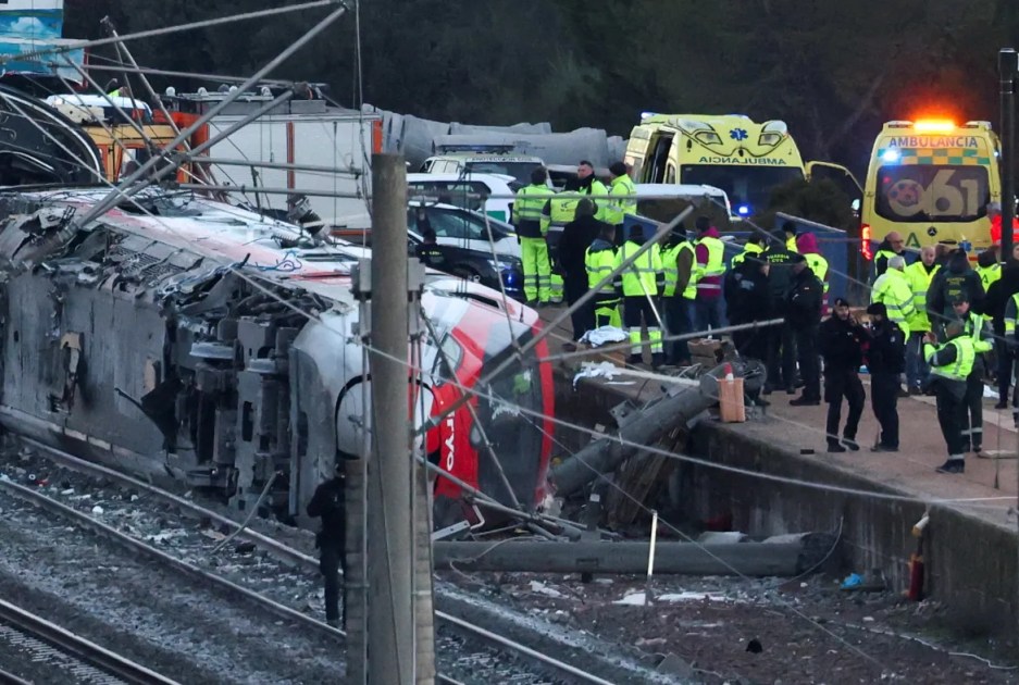 Colisão entre trens de alta velocidade deixa ao menos 30 mortos na Espanha