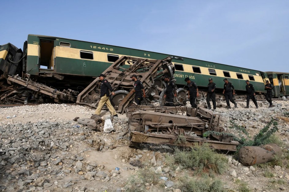 Trem descarrila no Paquistão e deixa ao menos quatro mortos e 30 feridos