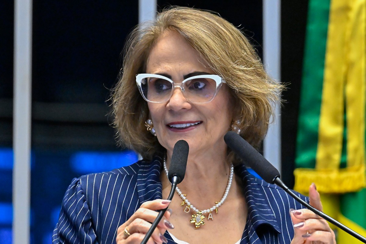 Damares diz que votará pelo fim da escala 6×1, mesmo ajudando campanha de Lula
