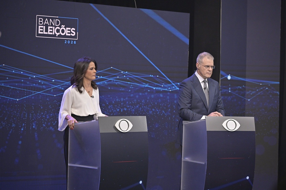 Apresentadora grita após plateia atrapalhar considerações de Lula em debate