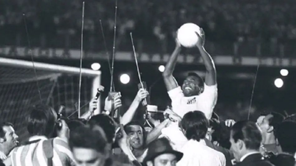 Pelé após o milésimo gol em 1969