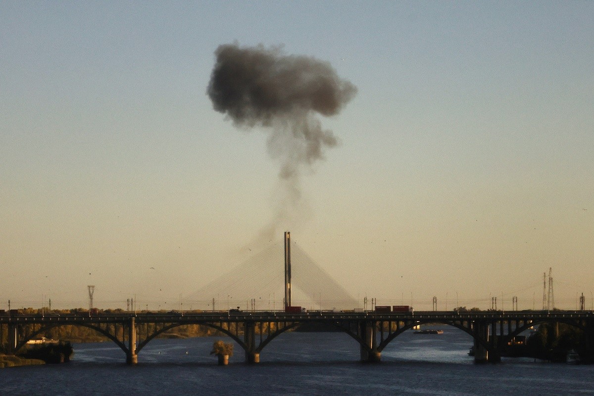 Drones ucranianos atingem refinaria russa após fim de trégua energética