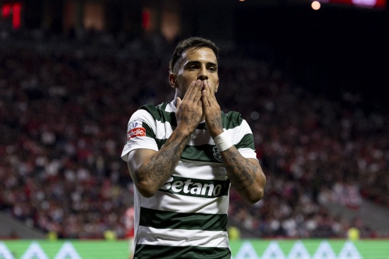 Rodrigo Zalazar, do Sporting CP, comemora seu gol durante a partida entre SC Braga e Sporting CP pela Liga Portugal Betclic 2026/27, no Estádio Municipal de Braga, em Braga, Portugal, em 9 de outubro de 2026.