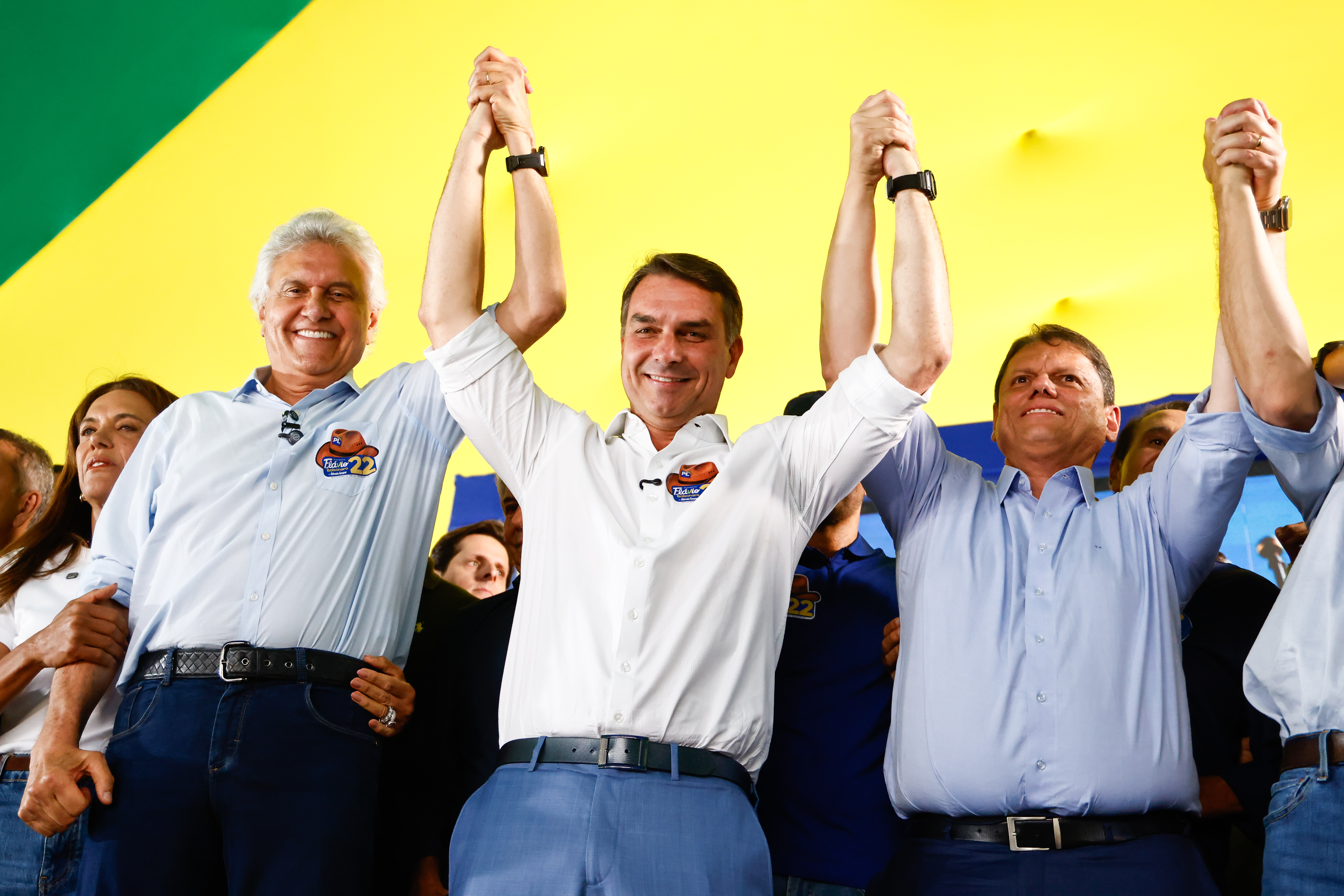 Flávio empilha alianças para o 2º turno após começar campanha à Presidência isolado