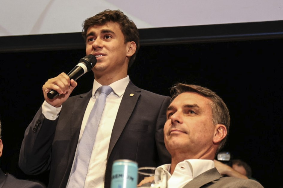 Flávio Bolsonaro se reúne com bancada do PL eleita em Brasília