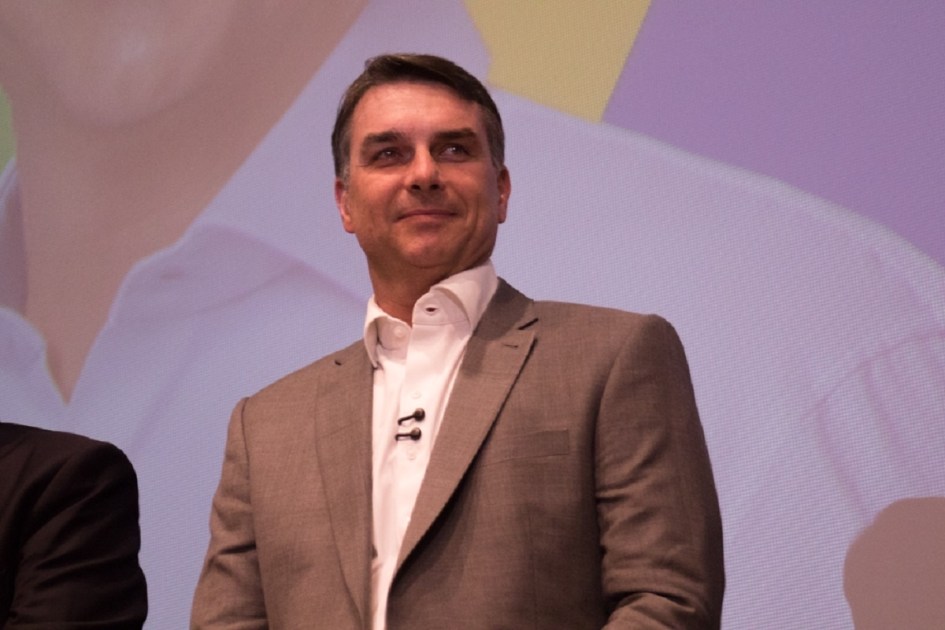 DF - ELEIÇÕES 2026/PRESIDÊNCIA/FLÁVIO BOLSONARO/BANCADA/PL/ELEITOS - POLÍTICA - O candidato à Presidência da República, Flávio Bolsonaro (PL), participa nesta quarta-feira (7), em Brasília, de reunião com a bancada do partido, que reúne governadores, senadores e deputados federais eleitos. 07/10/2026 - Foto: JOSé LUIZ S. TAVARES/ATO PRESS/ESTADÃO CONTEÚDO