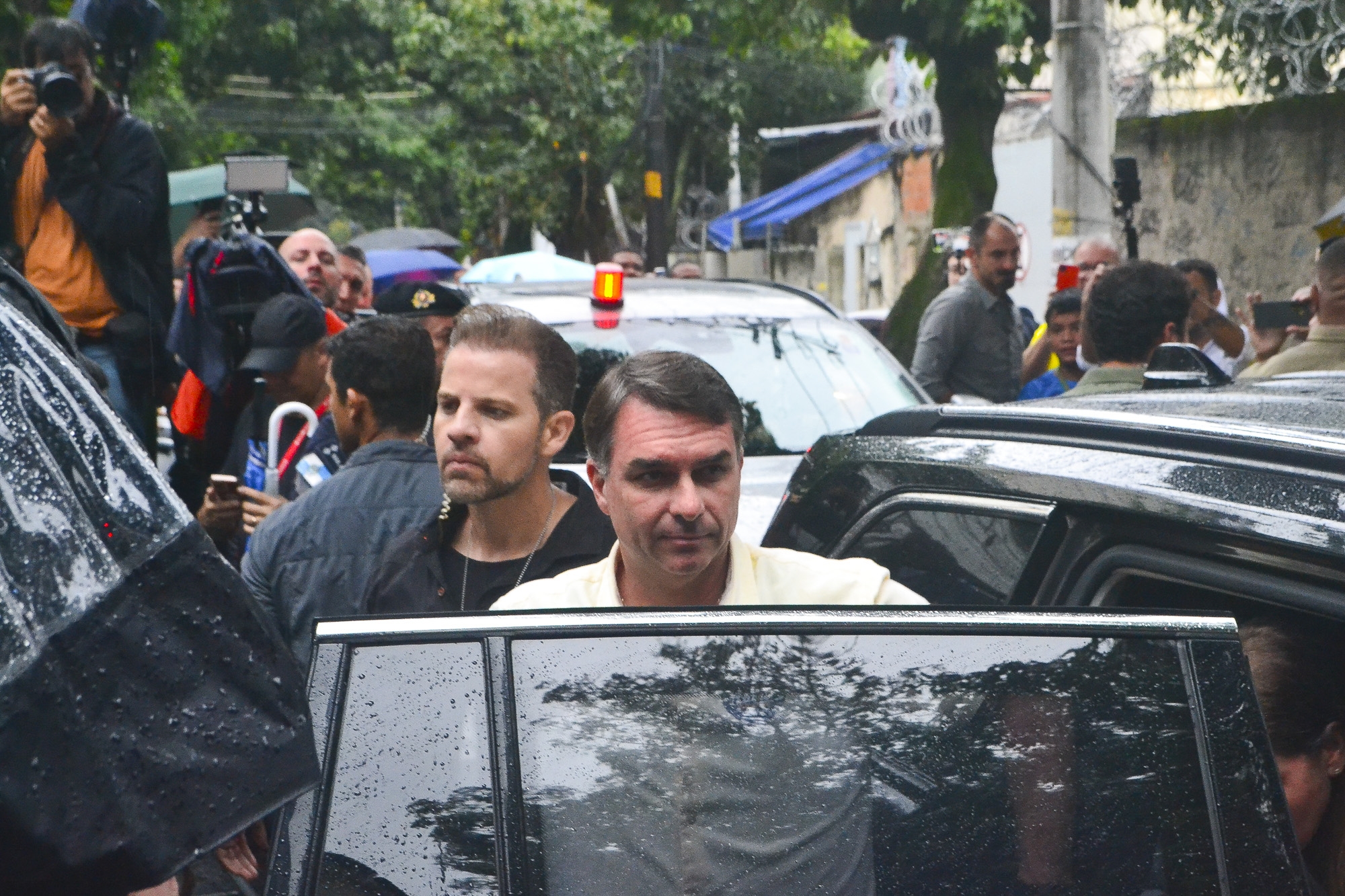 Senador dos EUA diz que eleição foi 'roubada' e chama Flávio de 'legítimo presidente'