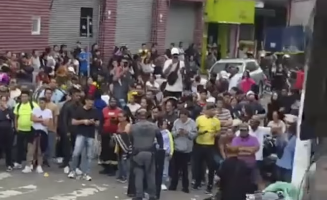 Dono de loja no Brás pede desculpa após tumulto por promoção de TV a R$ 20
