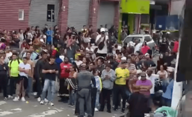 Dono de loja no Brás pede desculpa após tumulto por promoção de TV a R$ 20