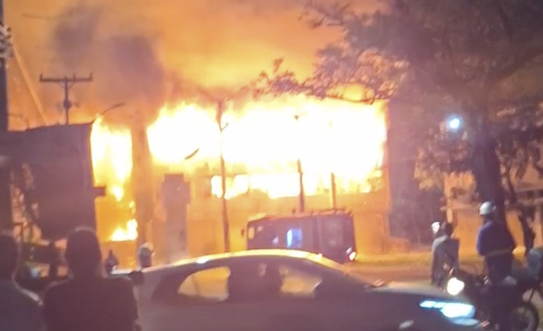 Incêndio atinge prédio de pesquisa da UFPE; veja vídeo